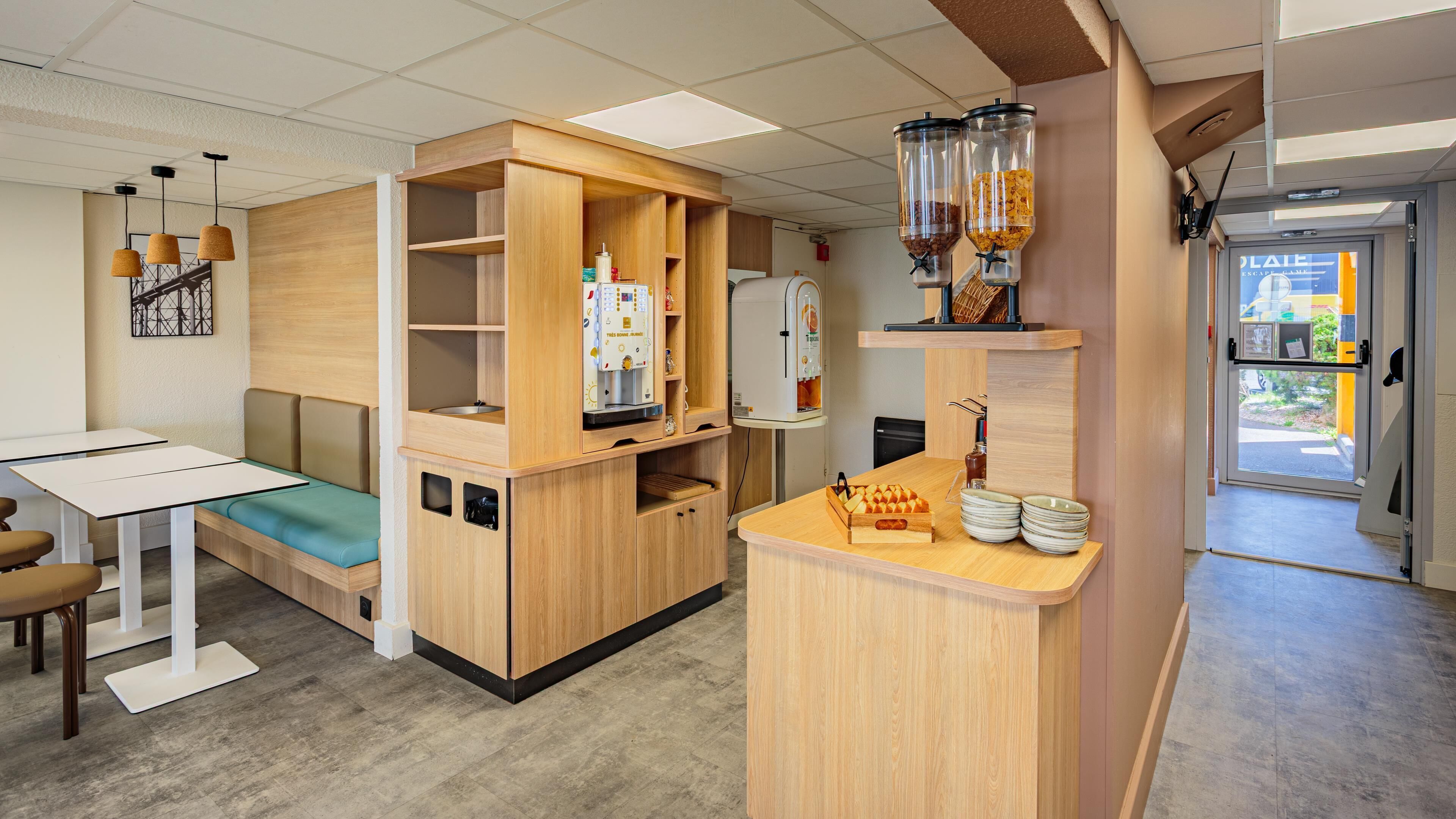 Petit déjeuner buffet servi tous les jours en supplément