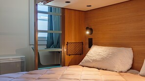 Premium bedding, desk, blackout curtains, free WiFi - Premiere Classe Bayonne (Bayonne)