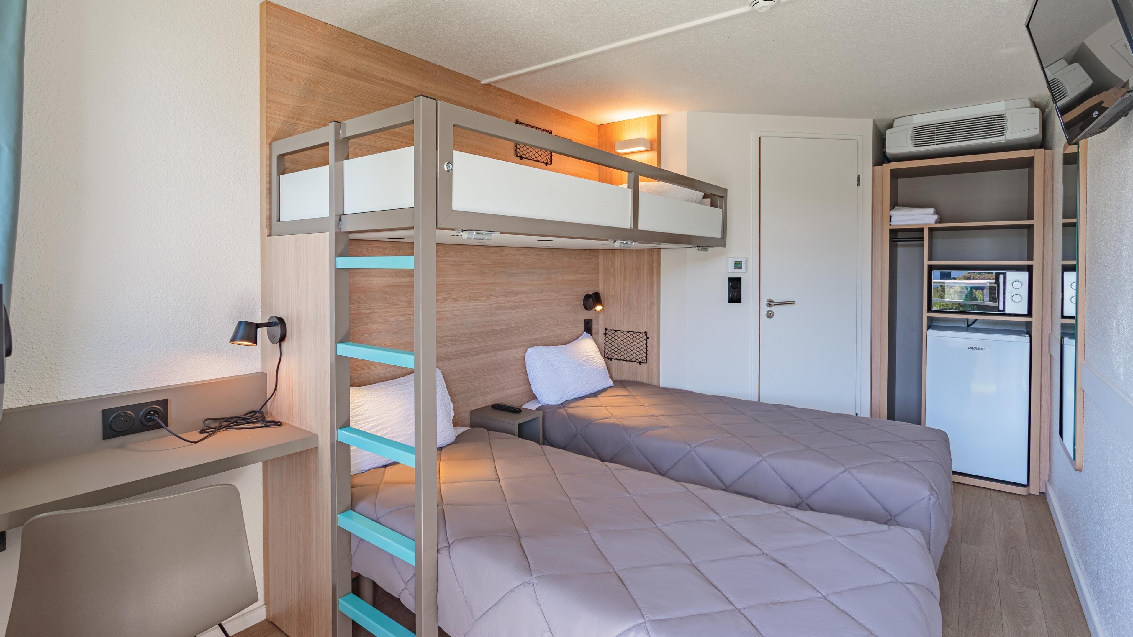 Ropa de cama de alta calidad, escritorio y cortinas blackout 