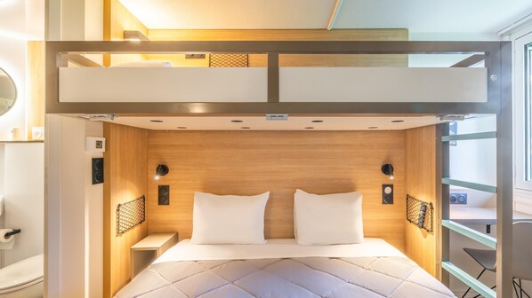 Premium bedding, desk, blackout curtains, free WiFi