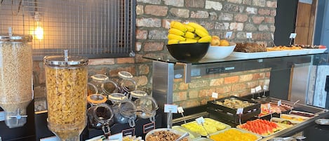 Desayuno completo diario (EUR 17.00 por persona)