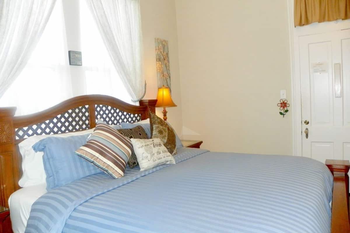 Standaard kamer, 1 kingsize bed (Mediterranean) | Luxe beddengoed, een strijkplank/strijkijzer, gratis wifi