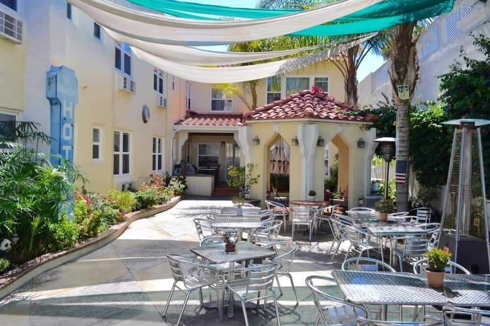 El Primero Hotel