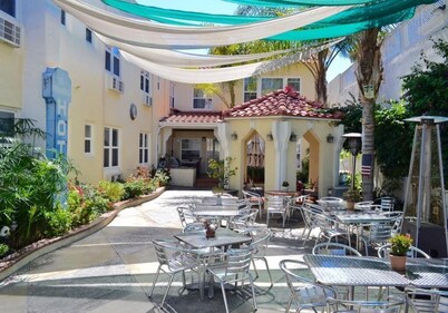 El Primero Hotel