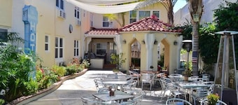 El Primero Hotel