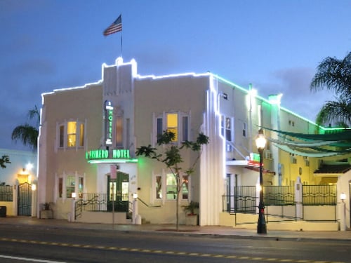 El Primero Hotel