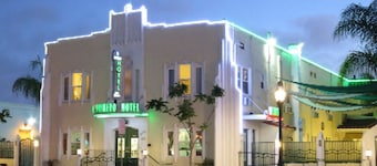 El Primero Hotel