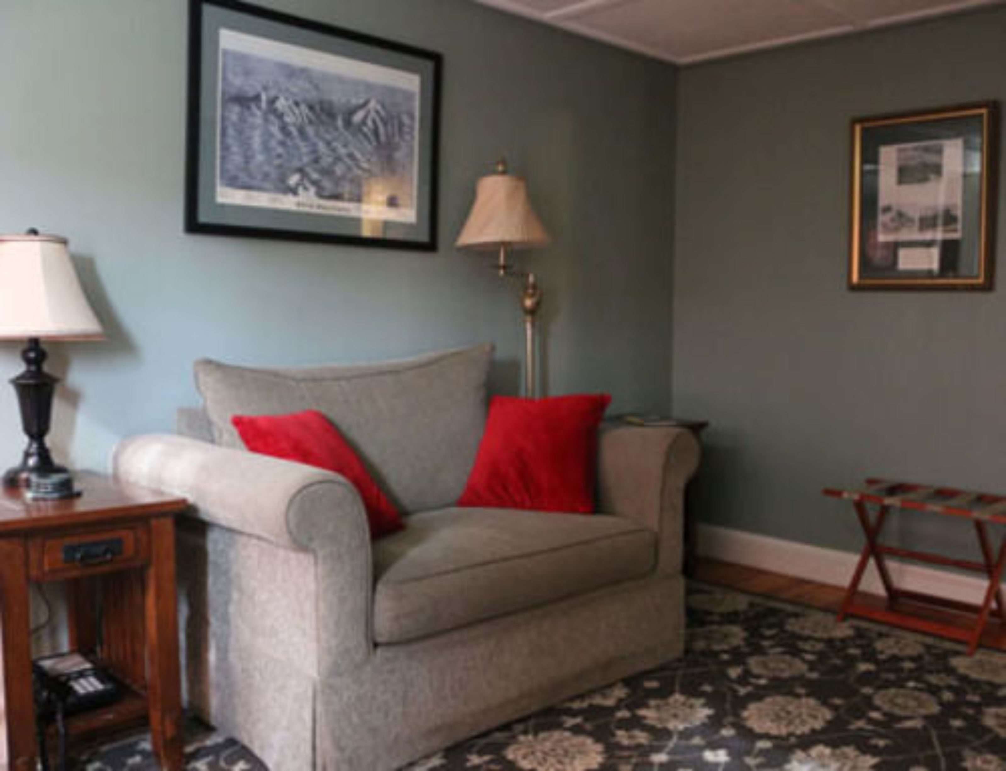 Inn Suite | Premium bedding, iron/ironing board, free WiFi, bed sheets