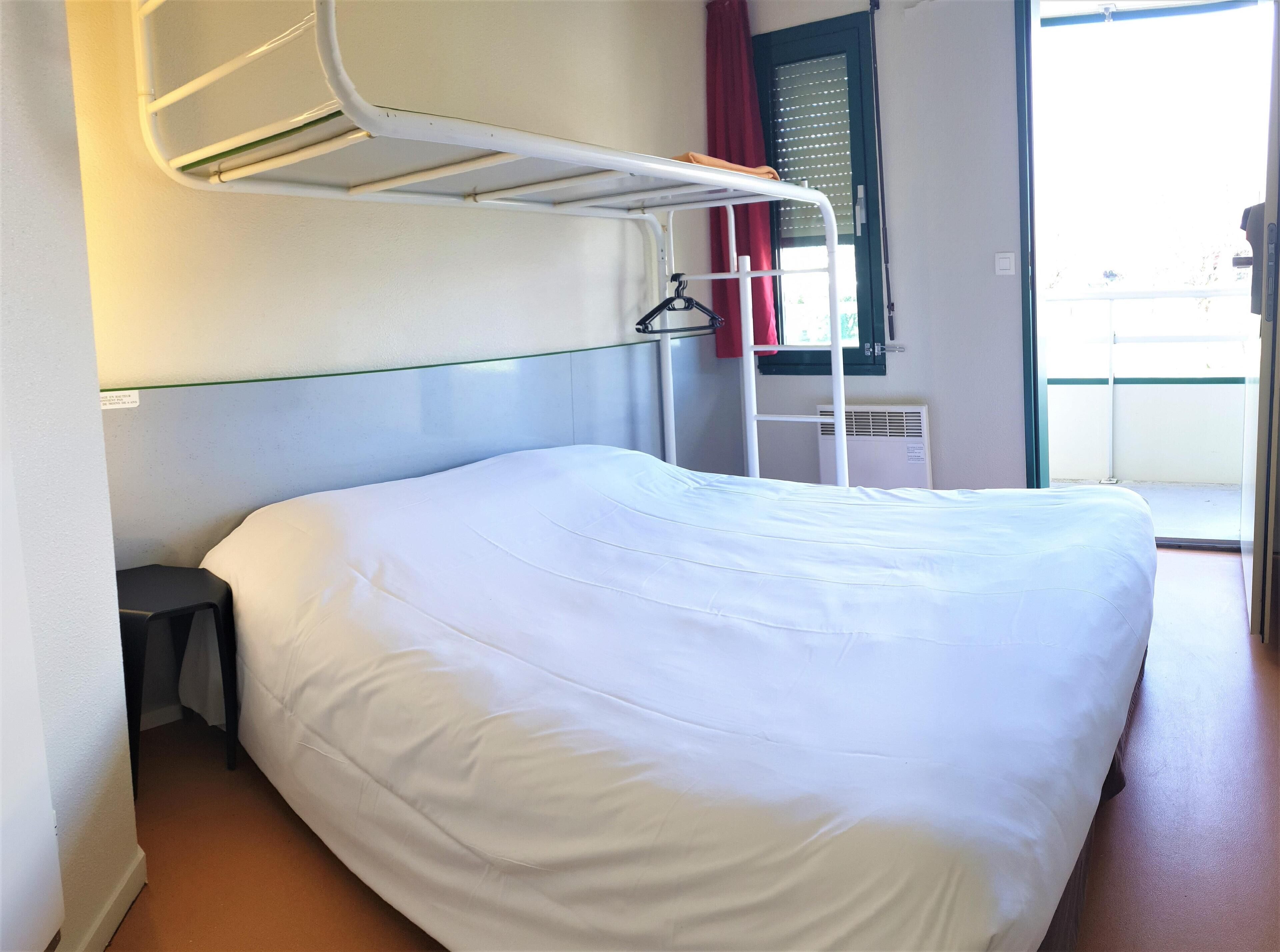 Standard Room, 1 Double Bed | Individually decorated, individually furnished, desk, blackout drapes