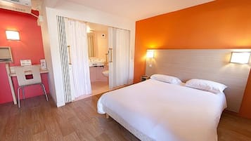 Standaard kamer, 1 tweepersoonsbed | Een bureau, gratis wifi, beddengoed