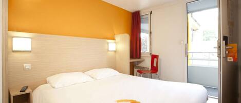 Standard Room, 1 Double Bed | Desk, WiFi (free), bed sheets