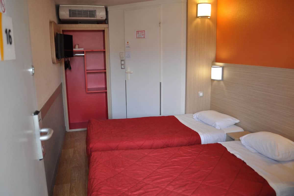Habitación estándar, 2 camas individuales | 1 dormitorio, ropa de cama de alta calidad, escritorio