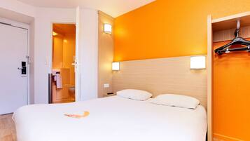 Standard Room, 1 Double Bed | Desk, blackout drapes, soundproofing, free cribs/infant beds