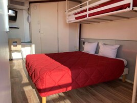 Desk, free WiFi, bed sheets