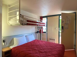 A hotel room with a bunk bed, a single bed with a red quilt, a wooden nightstand, and a door leading to an outdoor area. - Premiere Classe La Rochelle Sud-Angoulins (Angoulins)