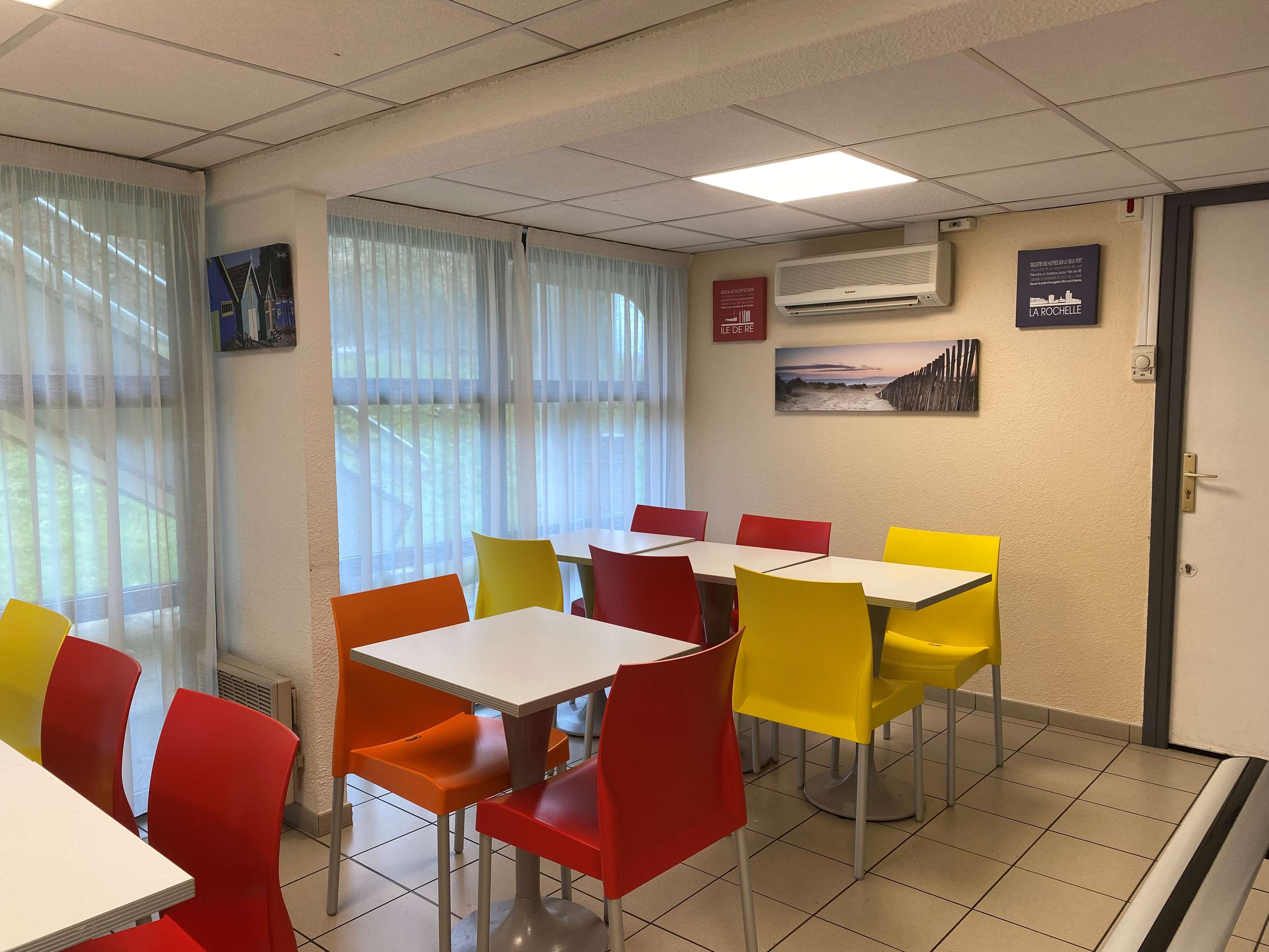 Petit déjeuner buffet (6.50 EUR par personne)