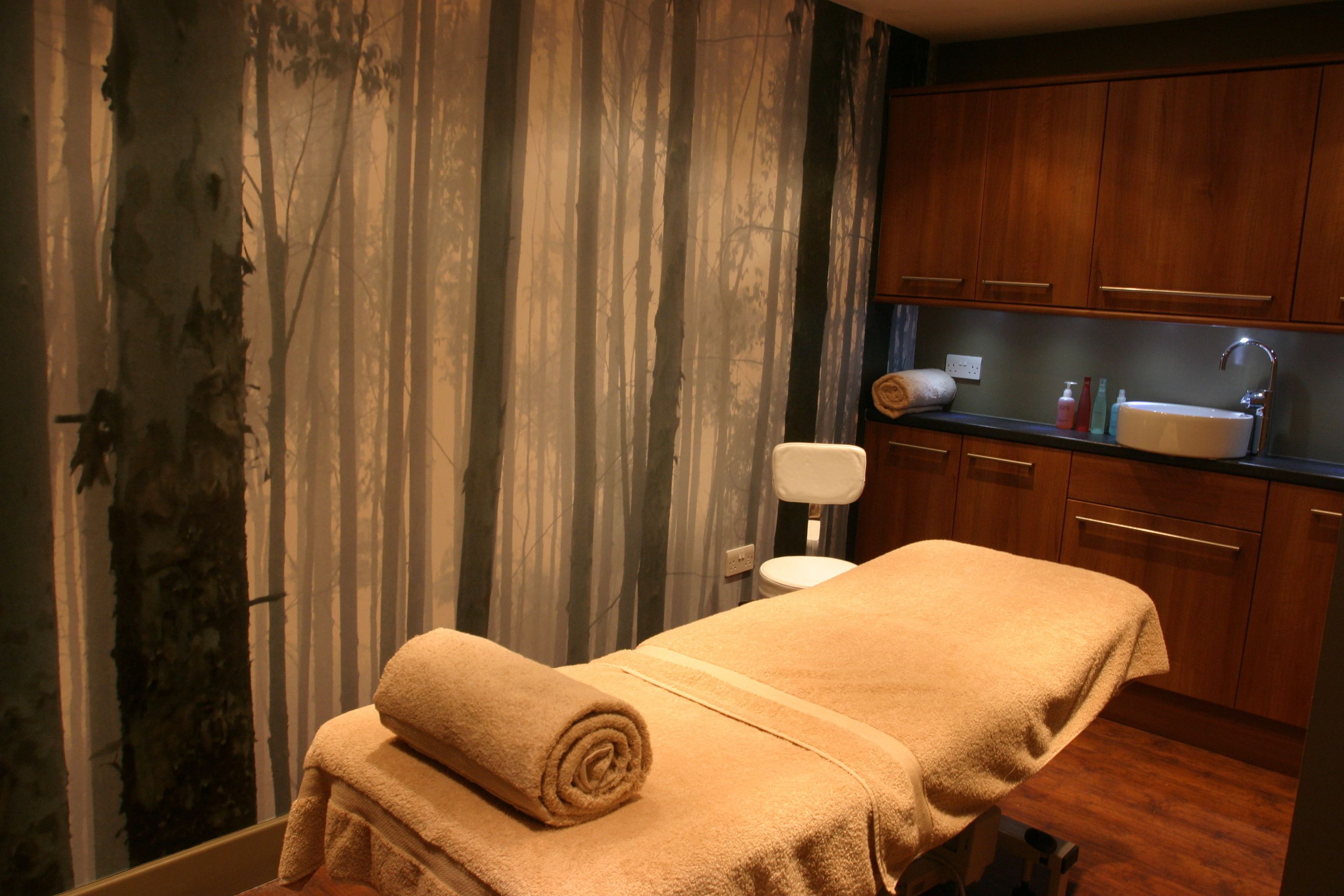 Couples treatment rooms, sauna, hot tub, steam room, body treatments