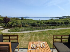 Breakfast, lunch, dinner served; local cuisine