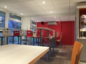 Petit déjeuner à emporter (6.9 EUR par personne)