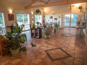 Daily continental breakfast (EUR 10 per person)