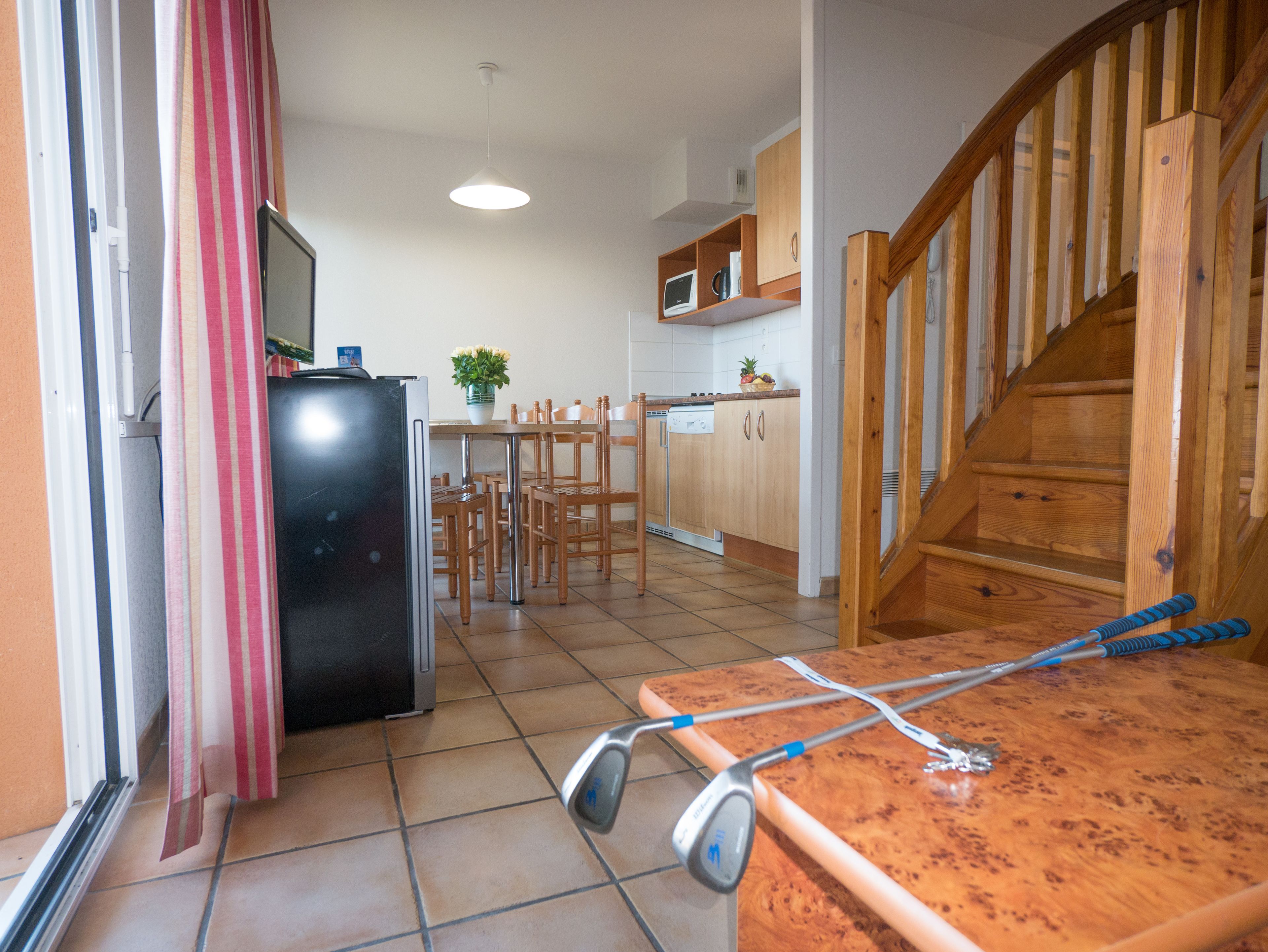 Apartamento, 2 habitaciones | Sala de estar | Una televisión de pantalla plana
