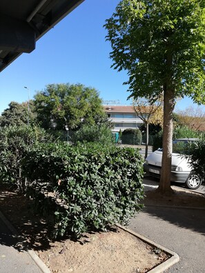 View from room - Premiere Classe Beziers (Villeneuve-les-Beziers)