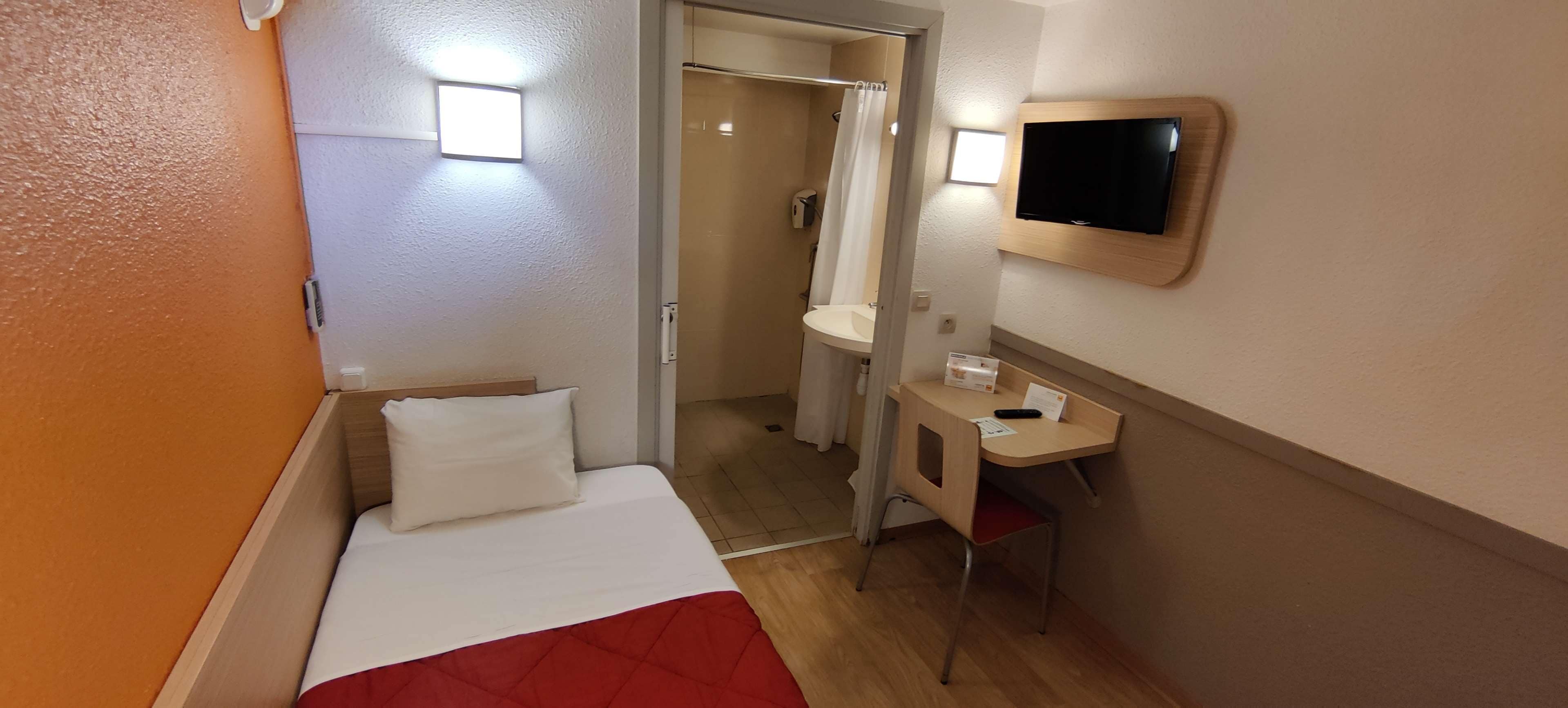 Bureau, lits bébé (gratuits), Wi-Fi gratuit, draps fournis