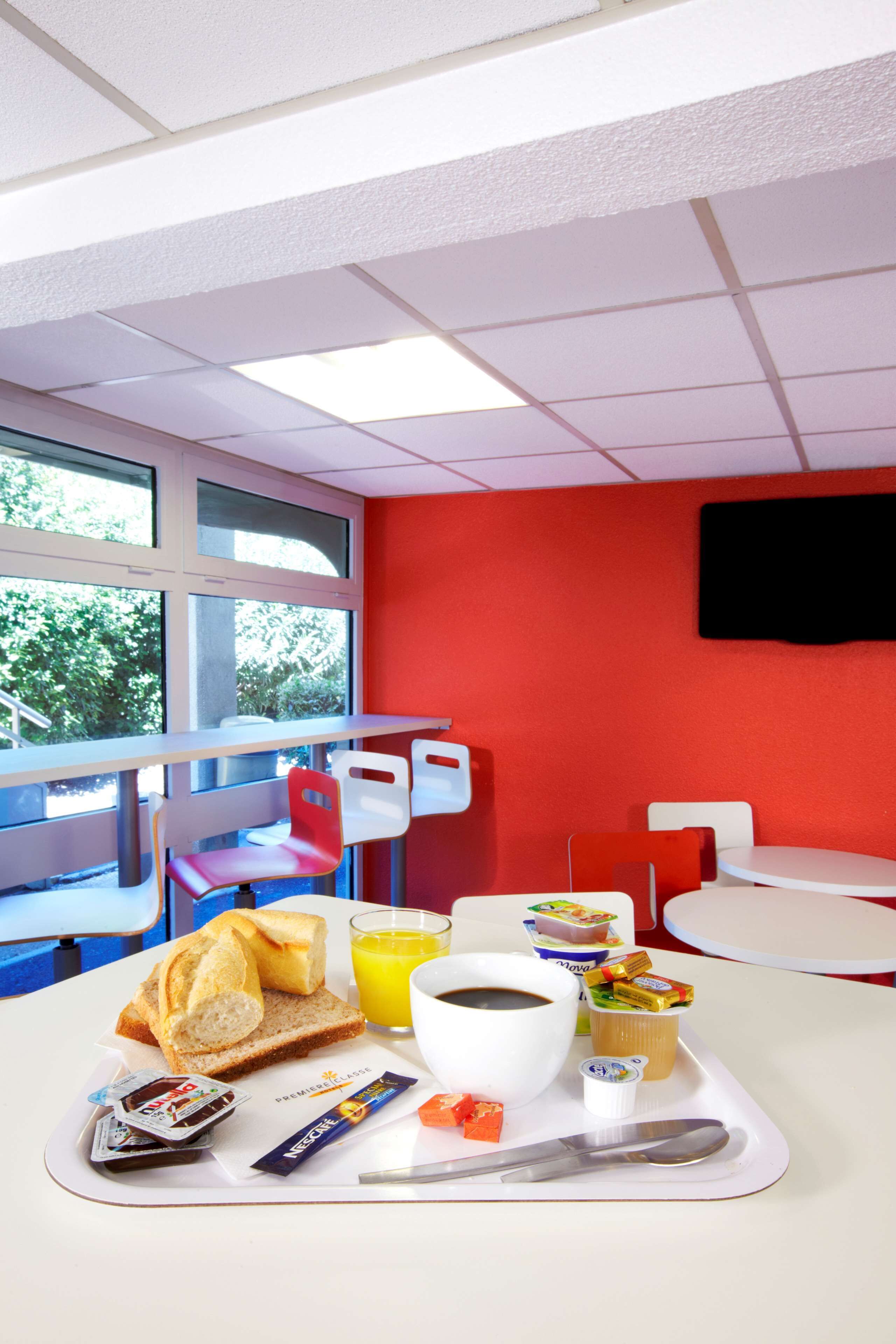 Daily buffet breakfast (EUR 6.9 per person)