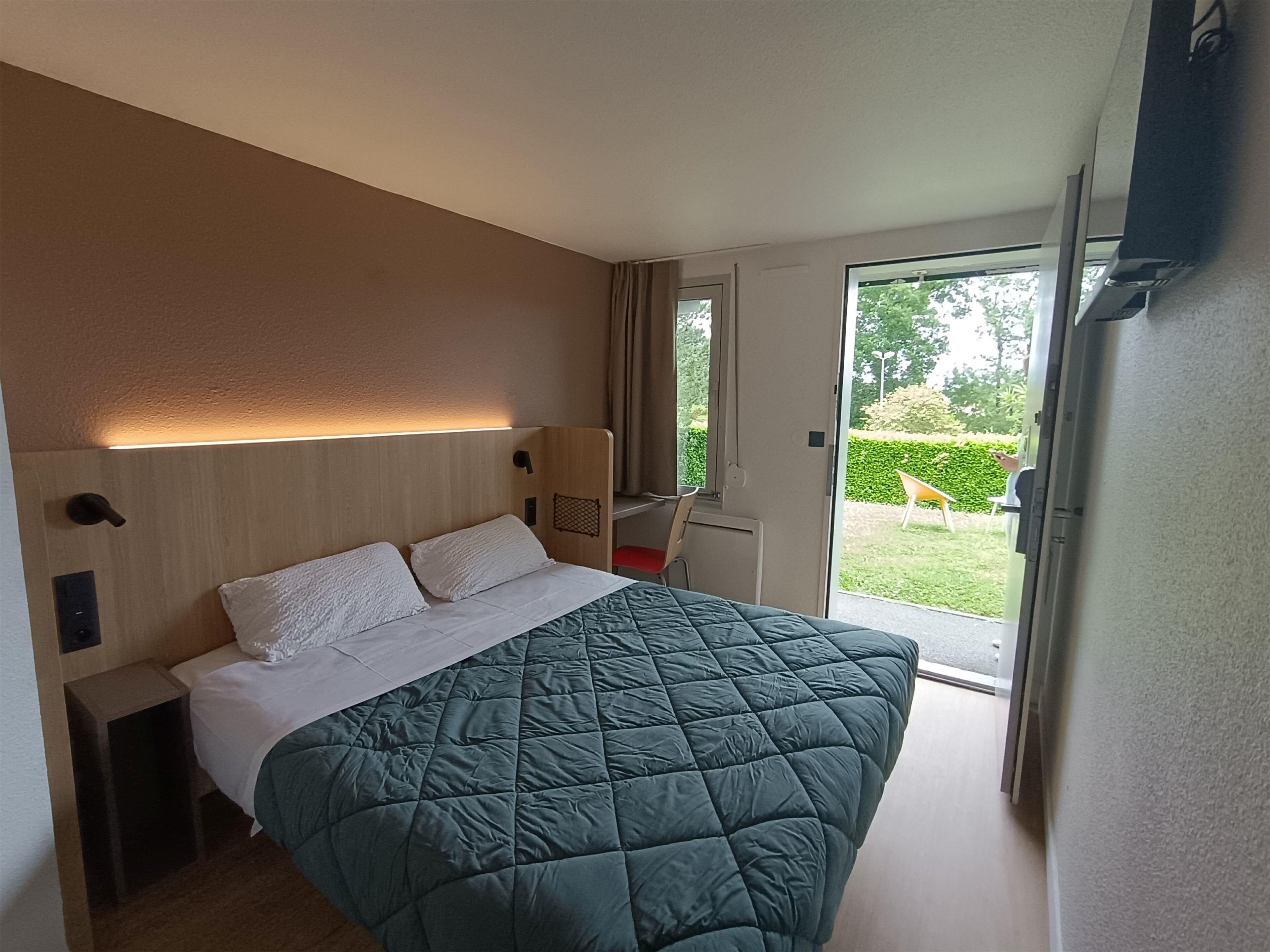 Standard Room, 1 Double Bed | Desk, blackout drapes, free WiFi, bed sheets