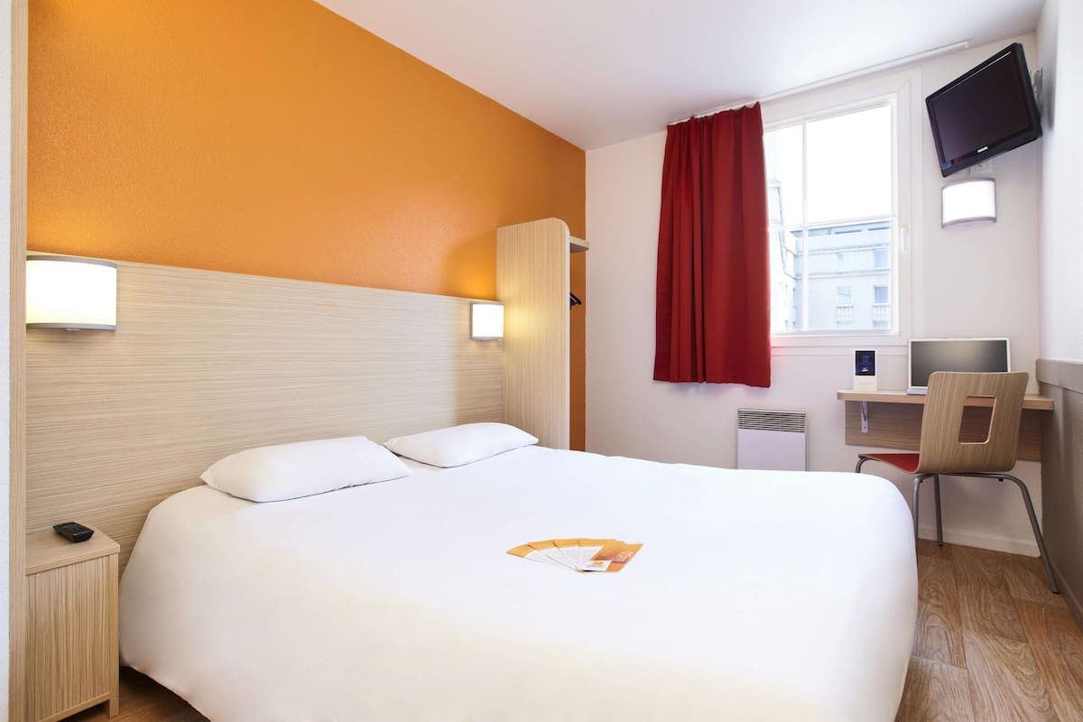 Standard Room, 1 Double Bed | Desk, bed sheets