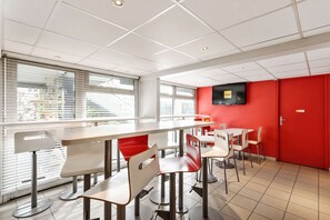 Buffet déjeuner servi tous les jours en supplément