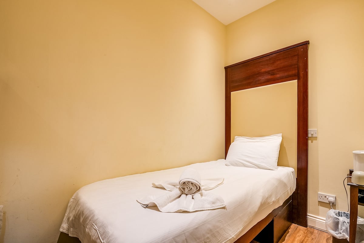 Single Room, Ensuite (No Window)