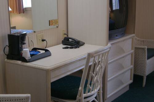 Pillowtop beds, desk, free WiFi, bed sheets