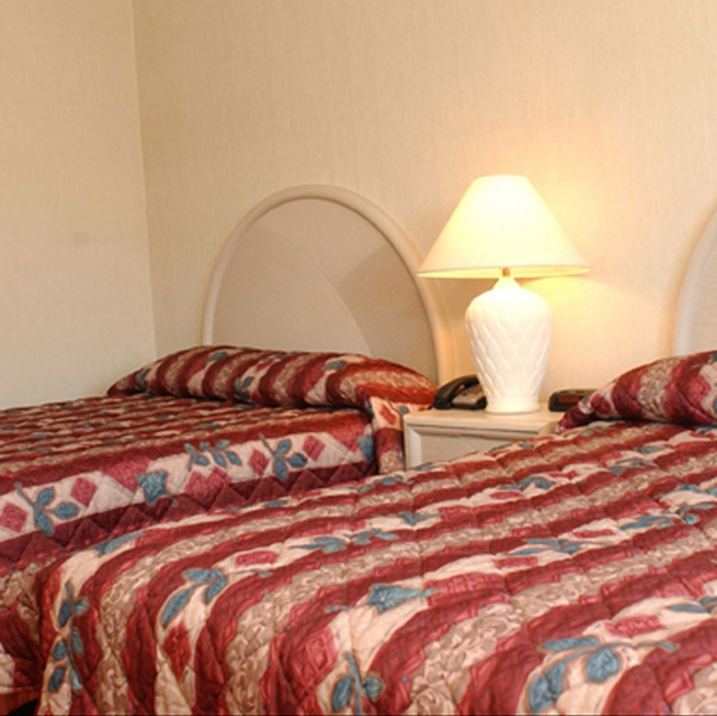 Pillowtop-Betten, Schreibtisch, kostenloses WLAN, Bettwäsche