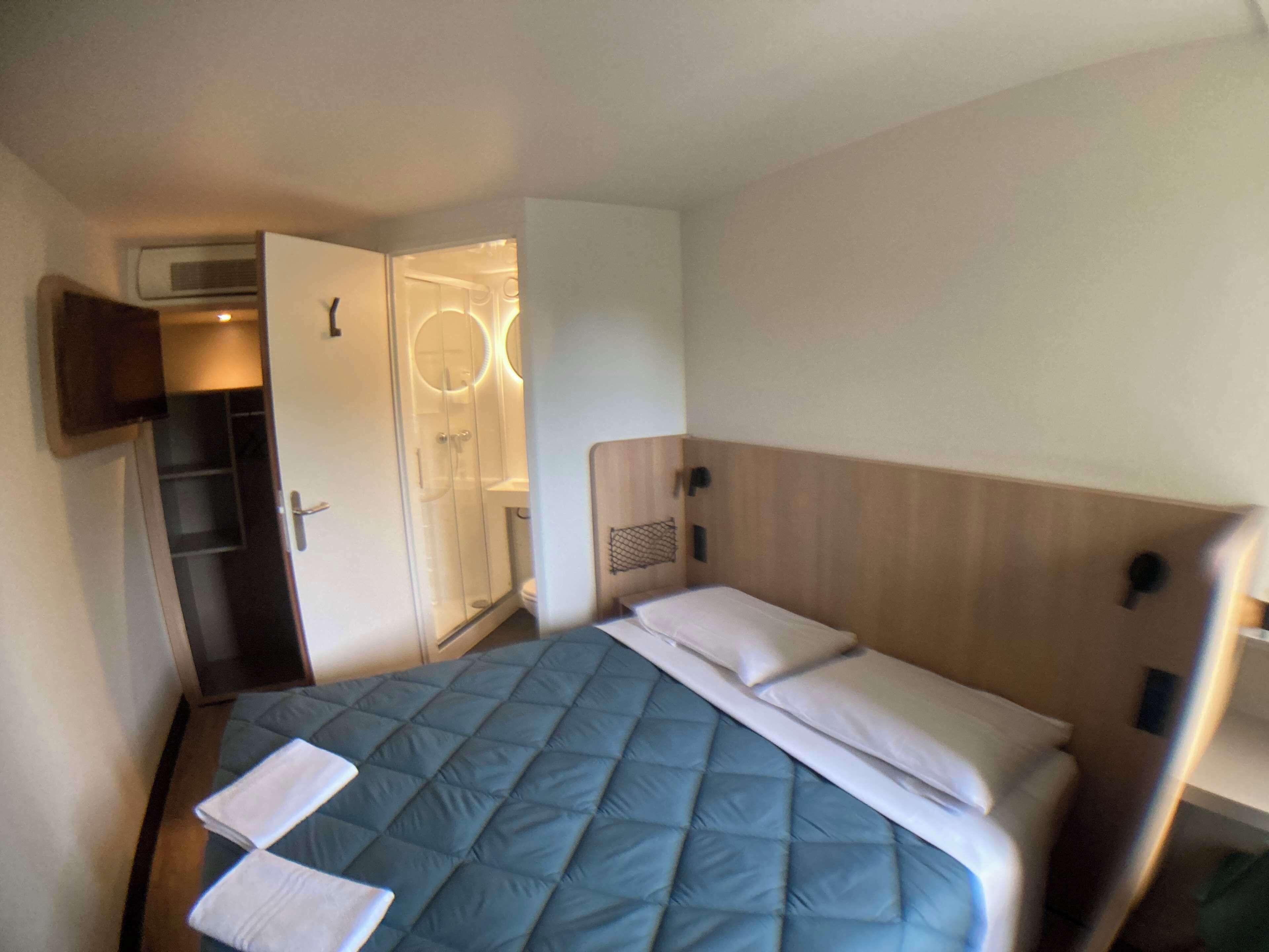 1 bedroom, premium bedding, desk, free WiFi