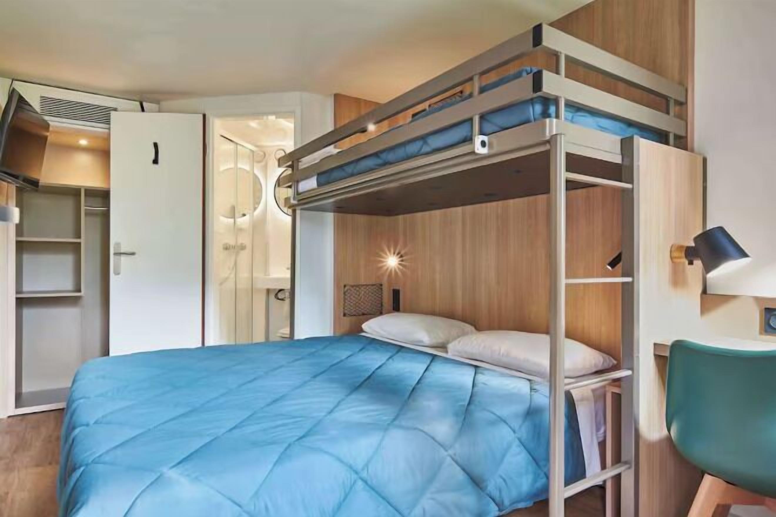 1 bedroom, premium bedding, desk, free WiFi