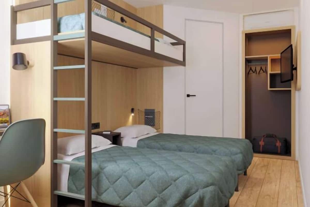 1 bedroom, premium bedding, desk, free WiFi