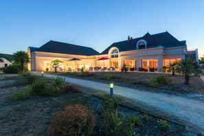 Façade de l’hébergement - soirée/nuit