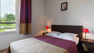 Iron/ironing board, cots/infant beds