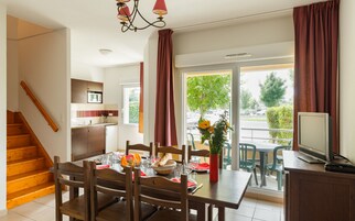 Réfrigérateur, micro-ondes, plaque de cuisson, lave-vaisselle