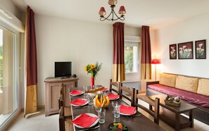 客室内のダイニングエリア