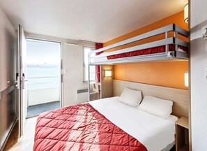 1 bedroom, premium bedding, desk, free WiFi