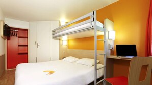 Premium bedding, desk, blackout drapes, soundproofing - Premiere Classe Ales (Ales)