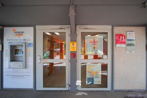 Exterior - Premiere Classe Ales (Ales)