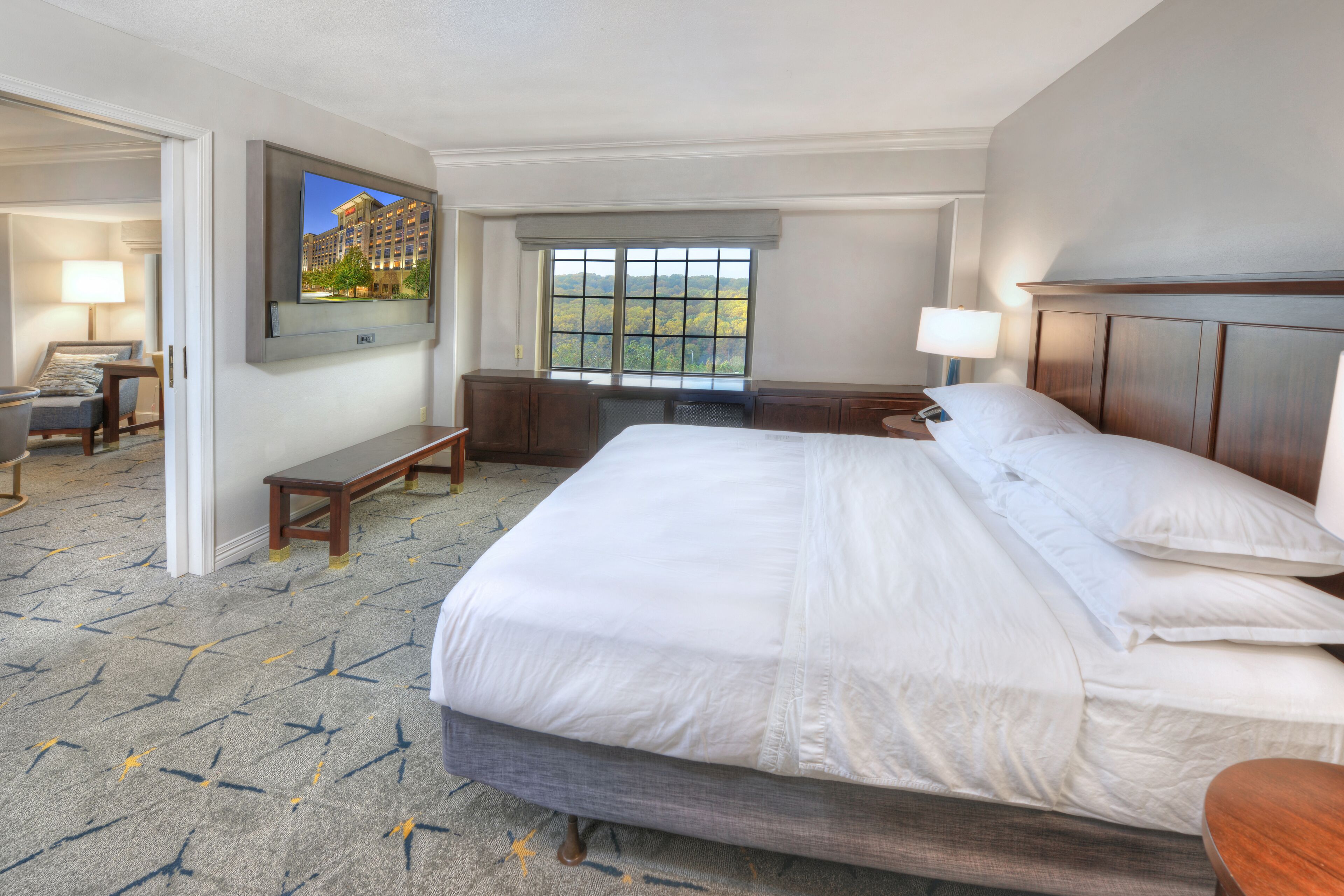 premium bedding, pillow-top beds, in-room safe, desk