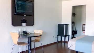 Standaard kamer, 1 queensize bed, toegankelijk voor mindervaliden, niet-roken | Gratis wifi, beddengoed