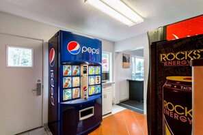 Vending machine - Motel 6 University Missoula (Missoula)
