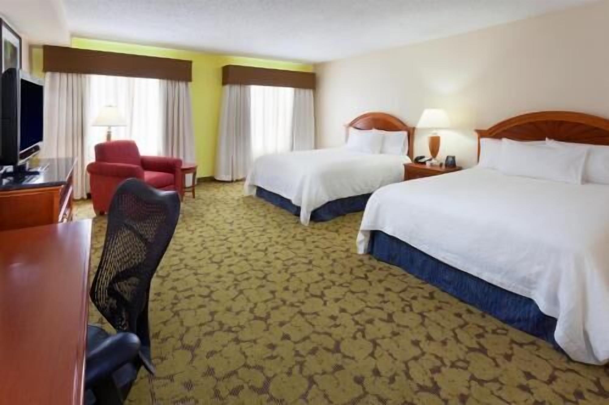 Premium bedding, in-room safe, iron/ironing board
