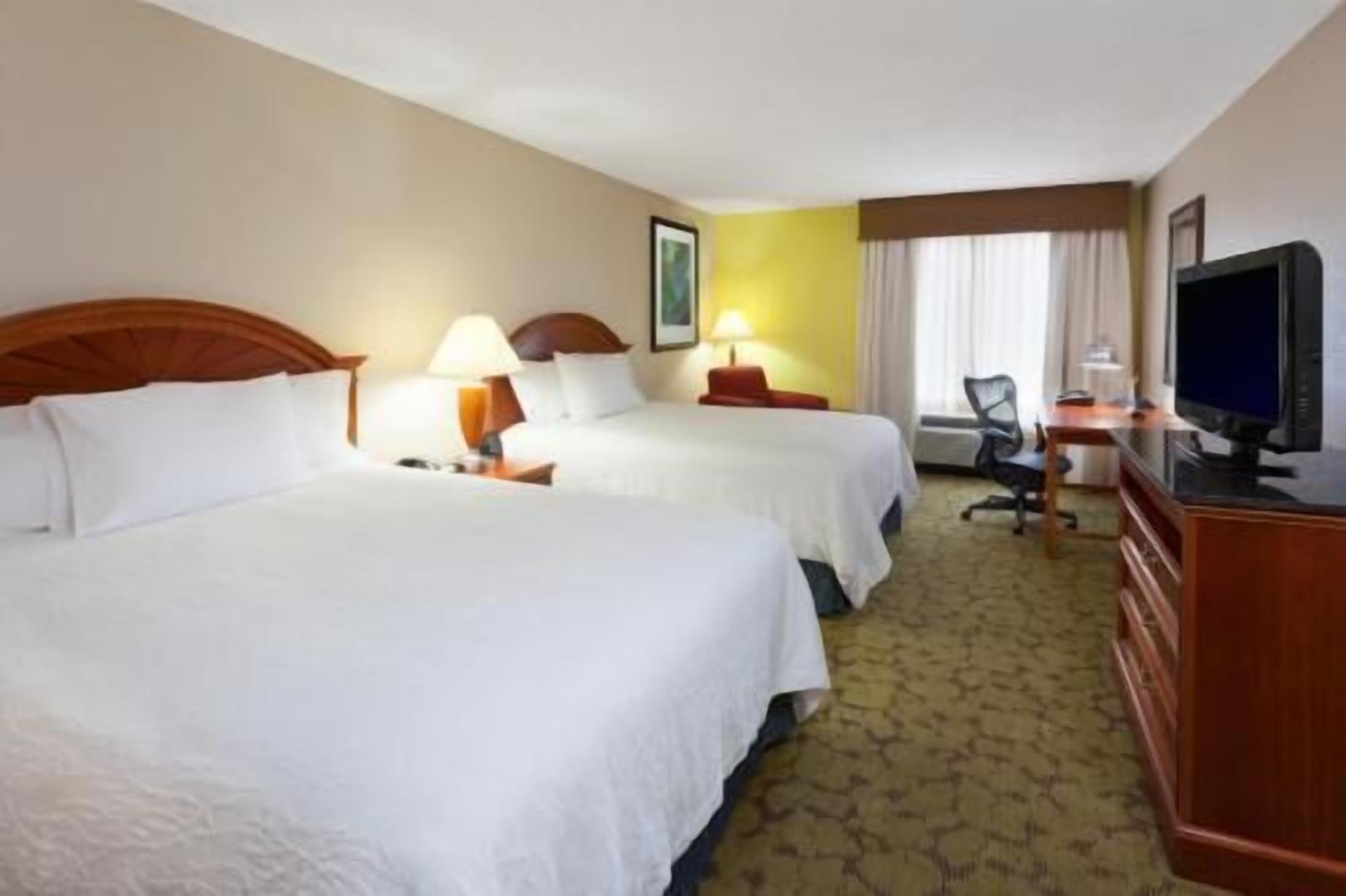 Premium bedding, in-room safe, iron/ironing board