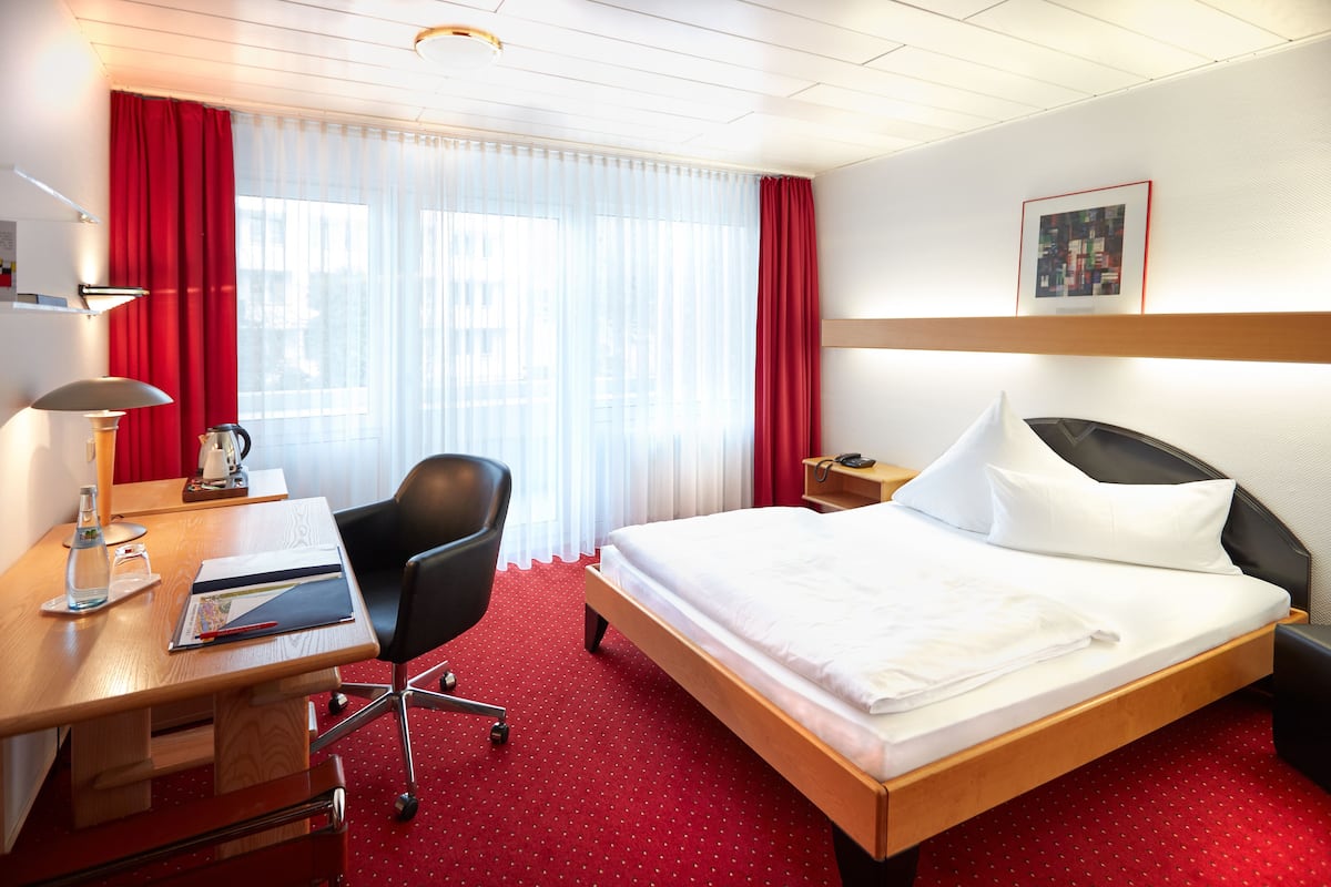 Standard Single Room | In-room safe, desk, iron/ironing board (on request)